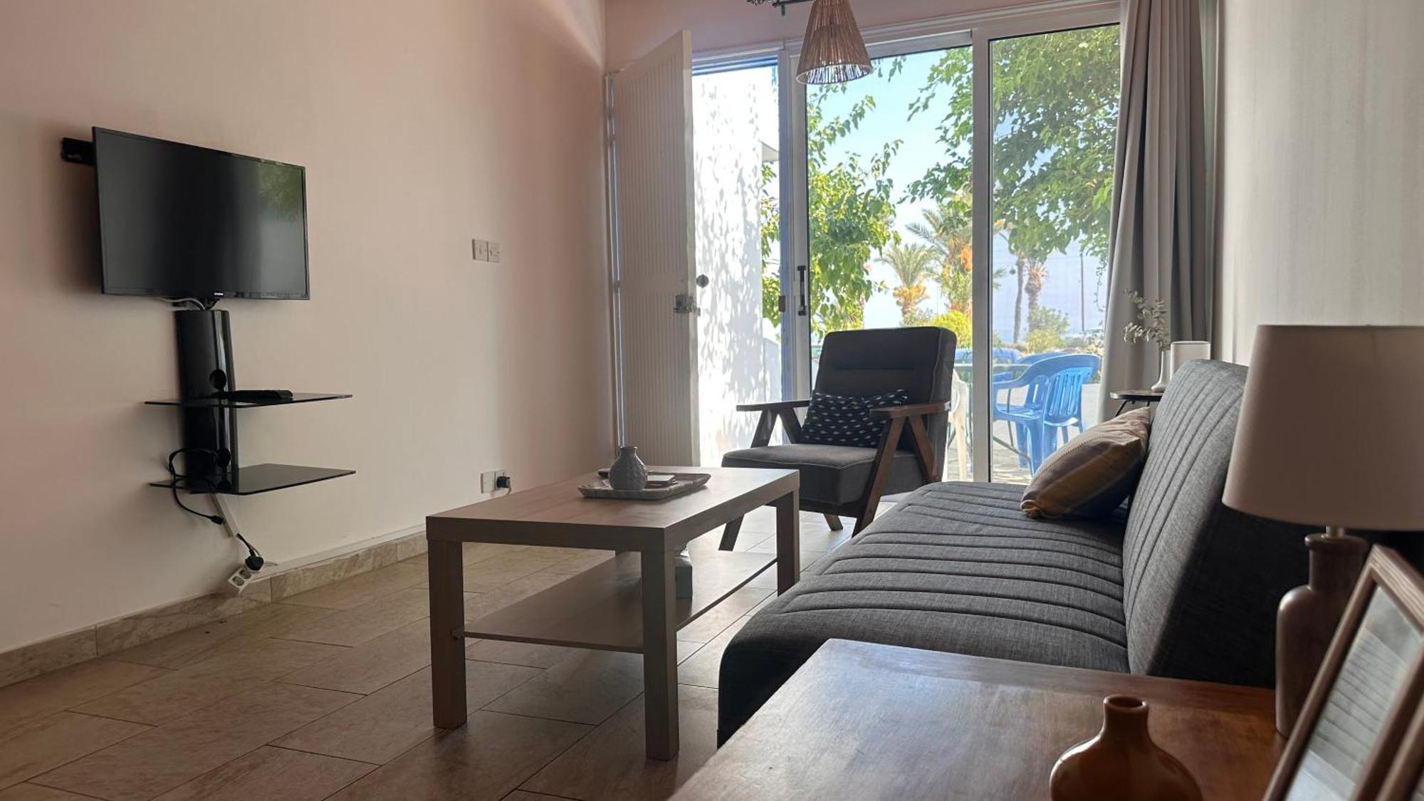 Iason Seaview In Latchi Апартаменти